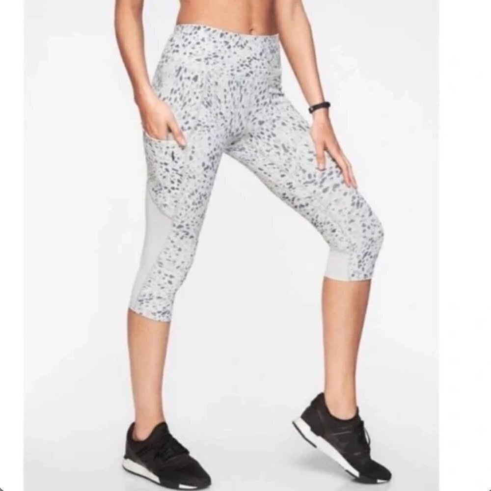 ATHLETA White Gray Spotty Up For Anything Cropped Workout Leggings Size Medium